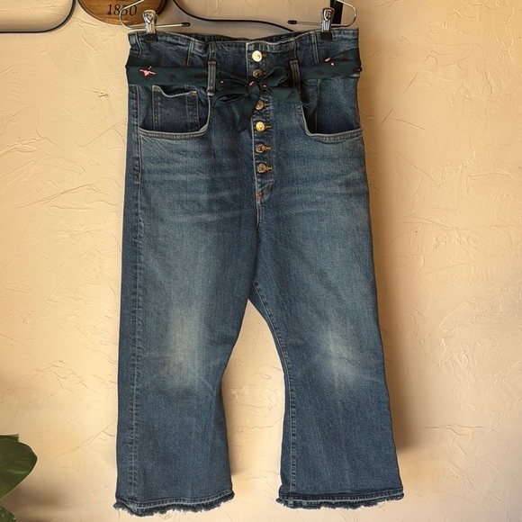 Stylish Blue Wide-Leg Jeans with Button Detail - Picture 2 of 8